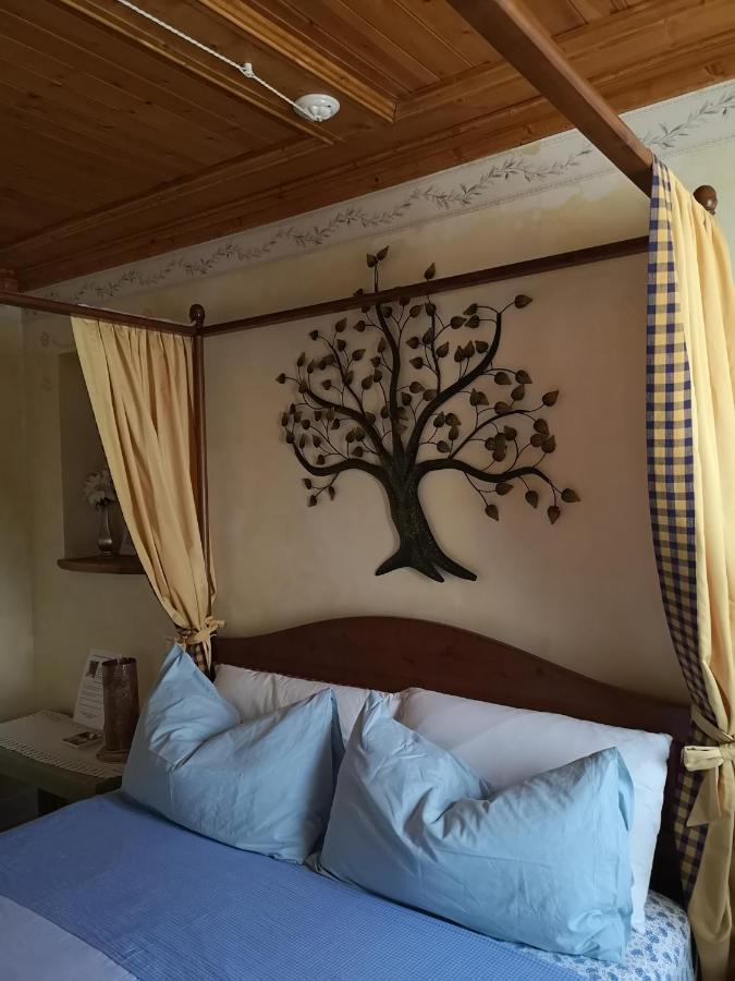 East Wind Bed and Breakfast Medea Buitenkant foto