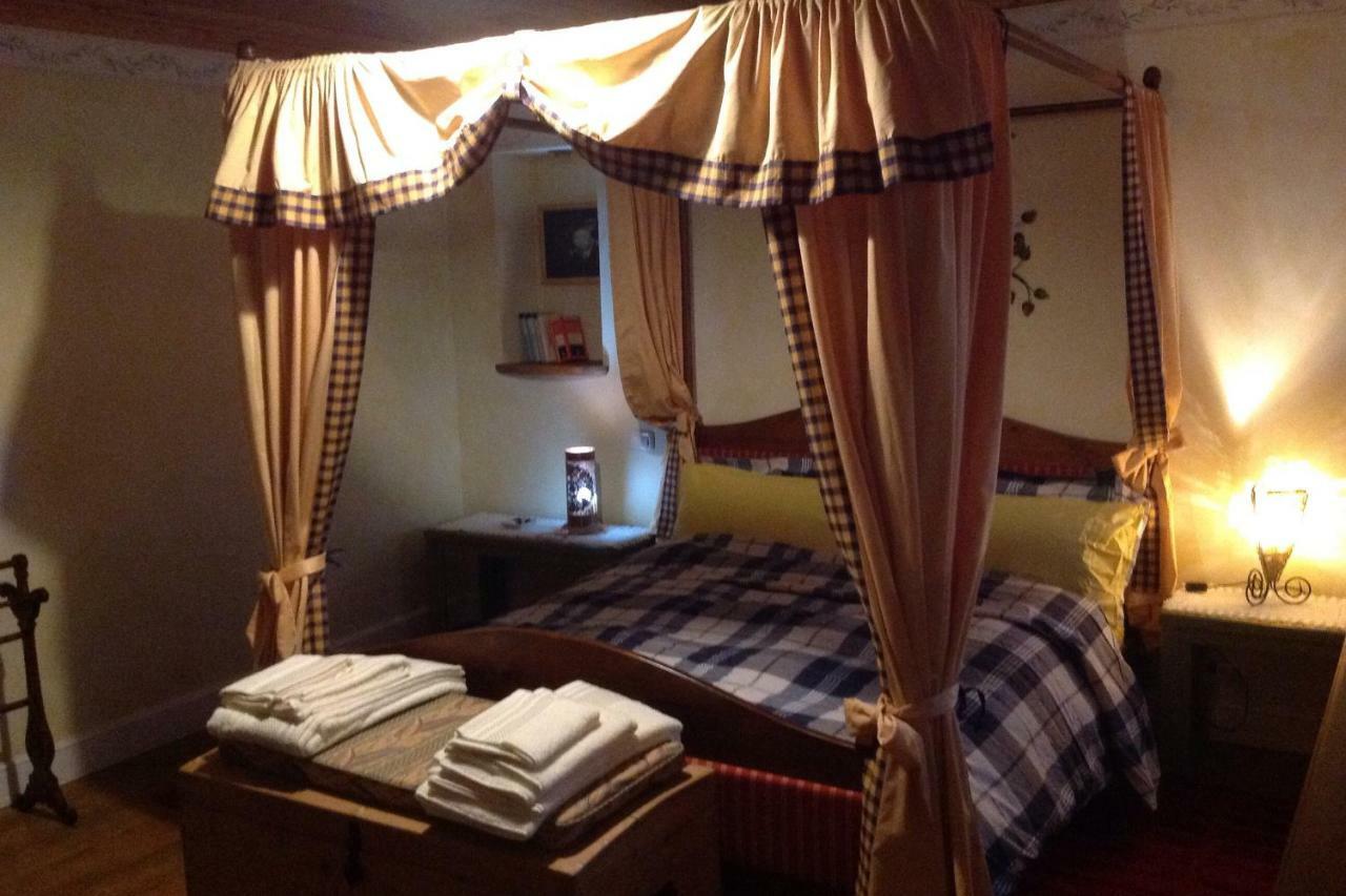 East Wind Bed and Breakfast Medea Buitenkant foto