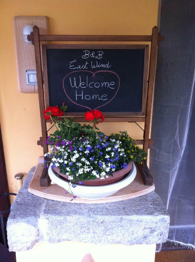 East Wind Bed and Breakfast Medea Buitenkant foto